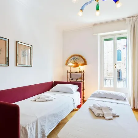 Elegant Two Bedroom In Venetian Style Lejlighed *
