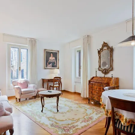 Elegant Two Bedroom In Venetian Style Venedig